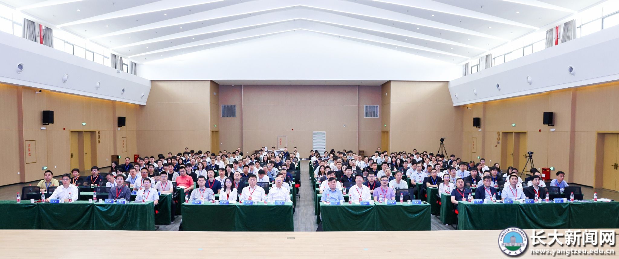 武汉市蔡甸区大学路 鄂CP备0500